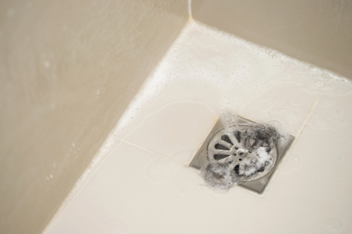 放置はダメ！排水口の悪臭や詰まりを【元から断つ】超簡単な掃除術⇒「さっそく今日やります！」