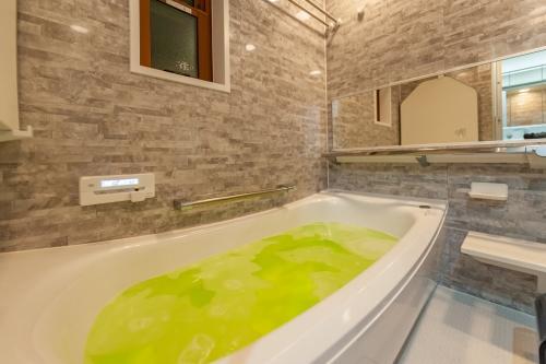 “洗濯だけ”の人はもったいない？お風呂の【残り湯】フル活用術！→「エー！そんなことにまで！？」