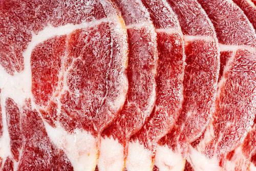 今すぐ冷凍庫をチェック！“絶対に”食べてはいけない【冷凍肉】の見極め方⇒「教えてくれてよかった…」