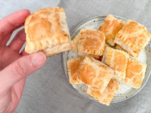 材料3つだけ！サクサクがクセになる『チョコパイ』簡単レシピ｜好きなチョコでアレンジ無限