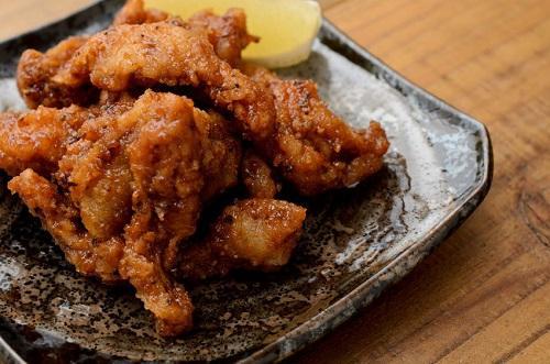 鶏皮サイコー！超簡単に作れる『絶品おつまみ』レシピ｜レンジ調理だけでもいける！