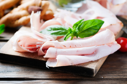 漬け込み時間ゼロ！【鶏ハム】の簡単な作り方→「炊飯器でも作れるのがいい！」