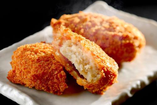 試してみて！“しなっしな”のコロッケを【サックサク】に復活させる驚きの裏ワザ！油も火も不要！