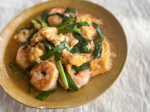 ウマすぎる…！旨味たっぷり『えびニラ玉の出汁あんかけ』簡単レシピ｜大人も子どもも大満足♪