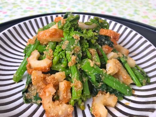 副菜にお弁当に♪香り引き立つ「菜の花のごま和え」簡単レシピ｜ちくわを入れると旨みと満足感がアップ！