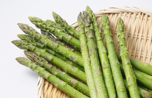 アスパラは“切り方”が命！ほんのひと手間で食感や風味が【驚くほど】アップするって知ってた？