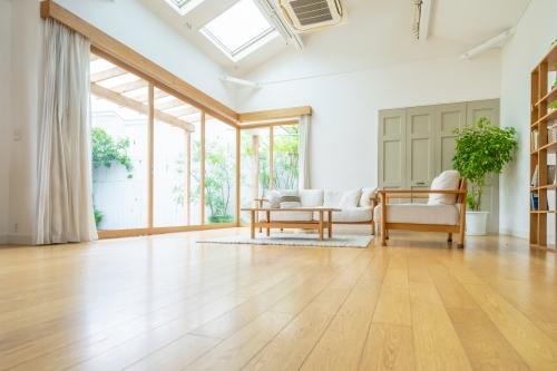 「なぜかいつも部屋に小さな虫が…」という人は要チェック！ほとんどの人が知らない！？【網戸】の落とし穴→「思いっきり間違えていました」