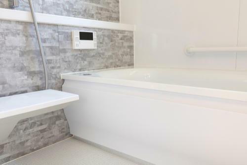 お風呂のパッキンの黒カビ掃除は【放置でOK】って知ってた？驚くほど簡単な落とし方を紹介！