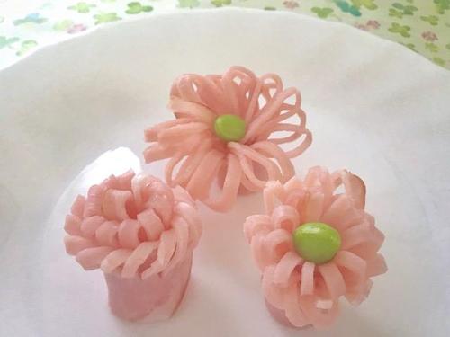 お弁当が華やかに！「ハムの飾り切り」簡単レシピ｜もはや“主役級”の可愛さ♡