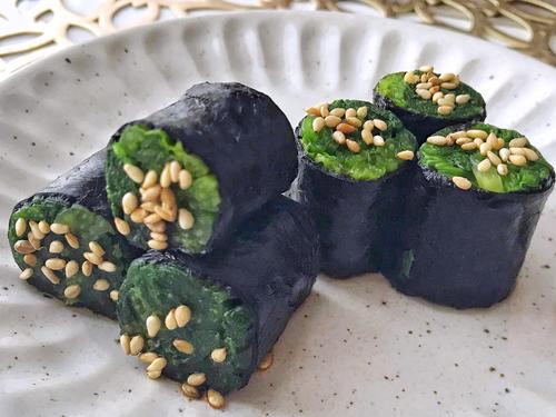 磯の香りと甘みが絶妙！「ほうれん草ののり巻き」簡単レシピ｜色鮮やかで見映えも◎