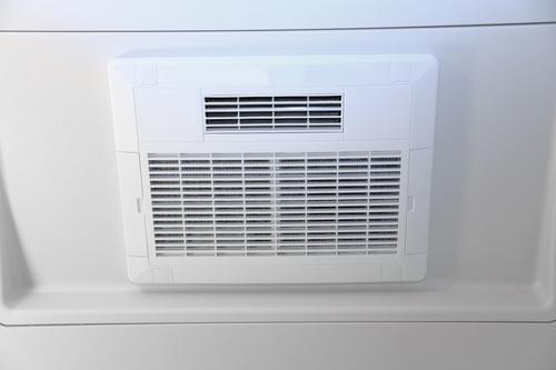 【お風呂の換気扇】24時間稼働させる派？消す派？→実は“つけっぱなし”だとメリットだらけ♪