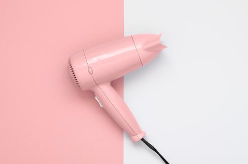 最悪“発火リスク”も…超危険！ドライヤーの【こんな状態】は絶対に放置しないで！