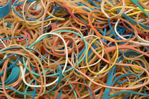 【輪ゴム】みんなどう収納してる？→サッと使えて散らからない“神アイデア”紹介！