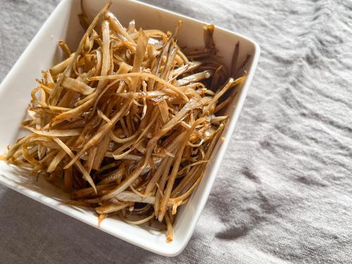 切り方ひとつで激変！「極上きんぴらごぼう」簡単レシピ｜お店みたいな“ふんわり食感”に♡