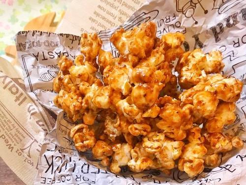 試したくなる！映画館クオリティの「キャラメルポップコーン」簡単レシピ｜カリカリ、サクサクがクセになる♡