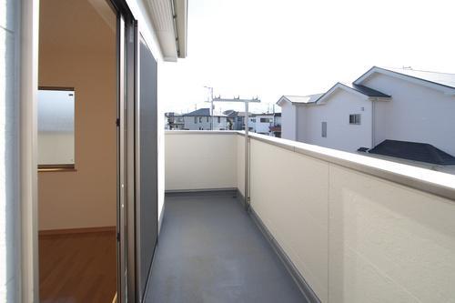 『ベランダ掃除』に苦労してる人！→“劇的に”ラクになる方法教えます♪雨の翌日＆新聞紙がポイント！