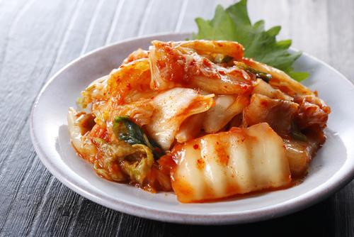市販のキムチ、そのまま食べてる！？… 物足りないキムチを救済♪“ちょい足し”で激ウマ化する裏ワザ♡