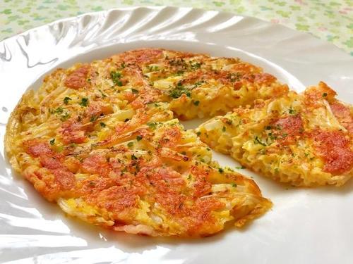 家計の味方！もやし1袋で大満足♡絶品『もやしのカリカリチーズチヂミ』簡単レシピ｜美味しすぎてハマる人続出！？