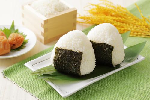 「炭水化物は太る」は誤解だった…！？【おにぎりダイエット】成功のコツと守るべきルールまとめ☆