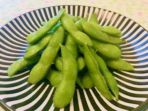 新常識！フライパンで作る絶品『蒸し焼き枝豆』のレシピ☆もう“茹で”には戻れないかも！？