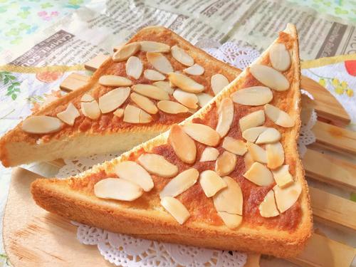 きなこ好き必見！食パンに塗って焼くだけで幸せ♡『アーモンドトースト』のレシピ☆きなこバターが香ばしい♪