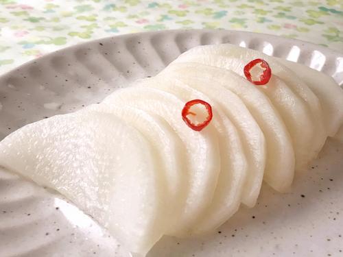 常備菜にピッタリ♪切って漬けるだけの『大根の甘酢漬け』簡単レシピ｜すきま時間でパパッと完成♡