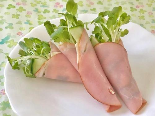 お弁当が一気に華やぐ♡『かいわれ大根とハムのブーケサラダ』簡単レシピ｜くるくる巻くだけなのに可愛すぎる♪