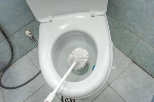 「トイレの黒ずみ」放置してない？頑固な汚れも【驚くほどスッキリ】落ちる！原因別・正しい掃除方法と予防テク大公開☆