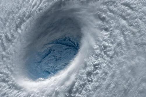「台風は右側が危険」ってどういうこと？右側で“風や雨が強くなる”理由と今しておくべき『備え』を徹底解説！