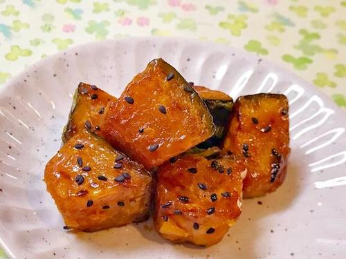 煮物とは一味違う楽しみ方☆カリカリ食感がたまらない『かぼちゃの大学芋風』レシピ｜お弁当のおかずにもぴったり♡