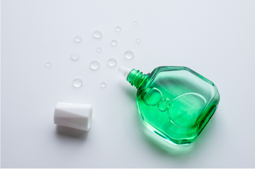 目薬の“使用期限”気にしたことある？開封済みの目薬を【何ヶ月も使い続ける】恐ろしいリスクとは