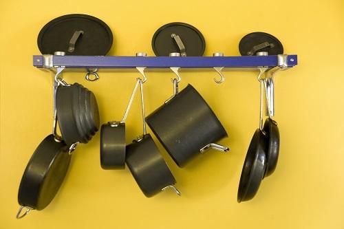 「その手があったか！」取り出しにくい“調理器具”をスッキリ収納！驚くほど使い勝手がよくなるアイデア集♡