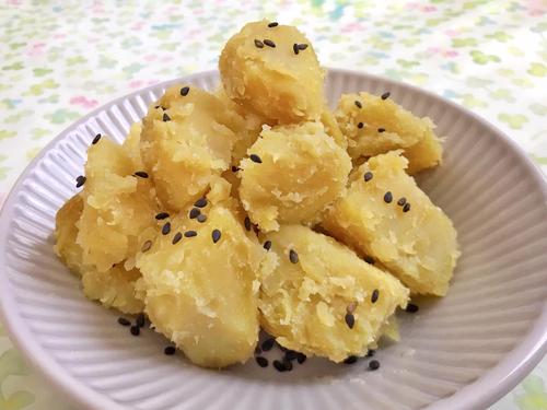 “さつまいも料理”の新定番♡甘くてほっくほく『粉ふきさつまいも』レシピ｜鍋一つで簡単に作れるよ♪
