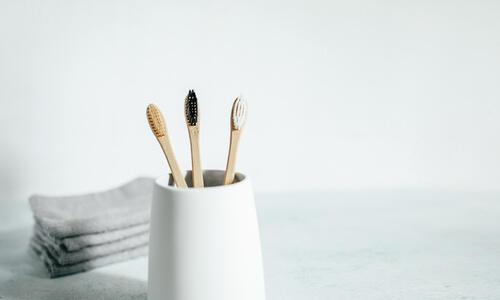 「歯ブラシ」みんな何ヶ月ごとに交換してる？→意外と知らない“交換サイン”と使い続ける【驚愕のデメリット】を解説☆