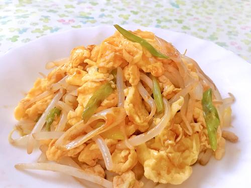 コスパ最高！ごはんが進む♡『ネギもやしとふんわり卵のピリ辛オイスター炒め』簡単レシピ｜おかずにもおつまみにも◎