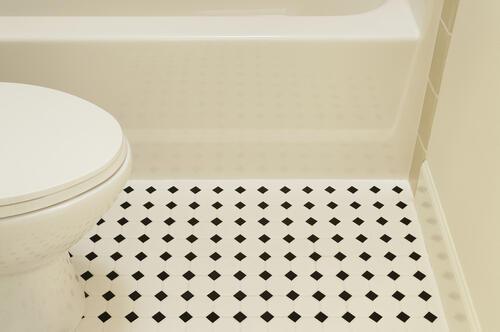 トイレ掃除で【絶対にやってはいけないこと】に驚愕！→「普通にやってた…」“衛生面のリスク”をもたらすNG行為とは