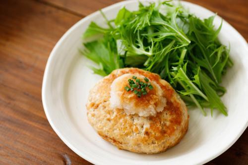“鶏ひき肉×れんこん”で作る絶品『アレンジレシピ』4選☆シャキシャキ・もちもち・ふわふわ…いろいろな食感が楽しめる♪