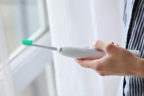 ＜電動歯ブラシ＞自己流で磨いてる人は要チェック！実は意外と知らない【正しい握り方・動かし方】まとめ！