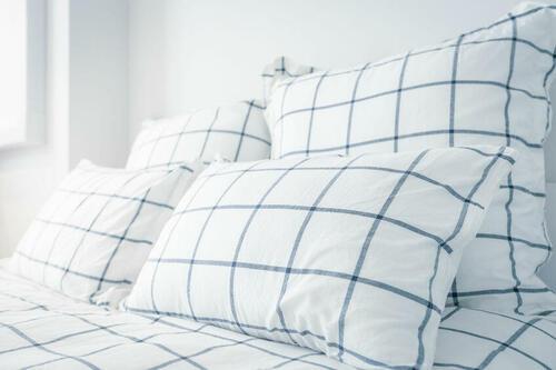 「その枕いつ洗った？」←答えられない人は要注意！ダニやカビの巣窟かも…【素材別のお手入れ術】紹介するから絶対やって☆