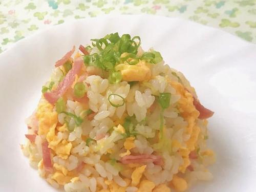 簡単なのにウマさ爆アゲ！誰でもパラパラに仕上がる【極上チャーハン】レシピ公開☆コクとうま味がたまらない♡
