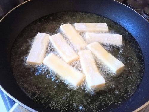 油で揚げる