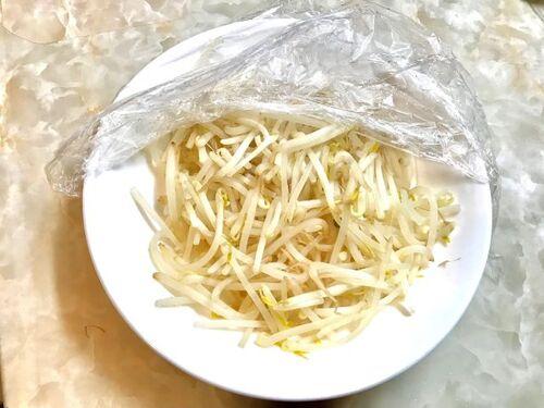 もやしを加熱します