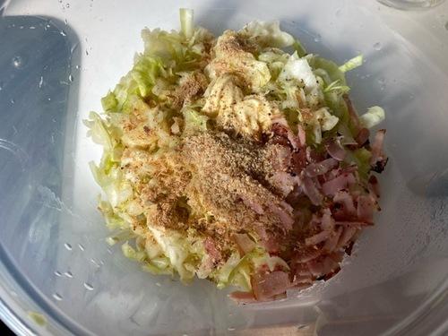調味料を混ぜる