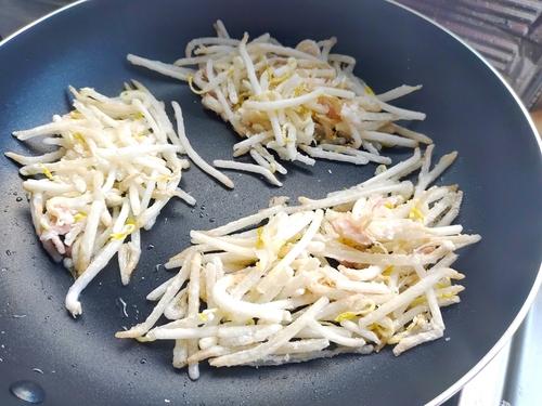 食材を焼く・ソースを作る