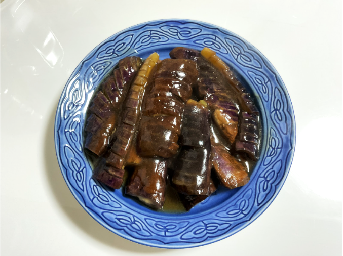 調味料を混ぜ合わせておき、焼いたナスにからめます
