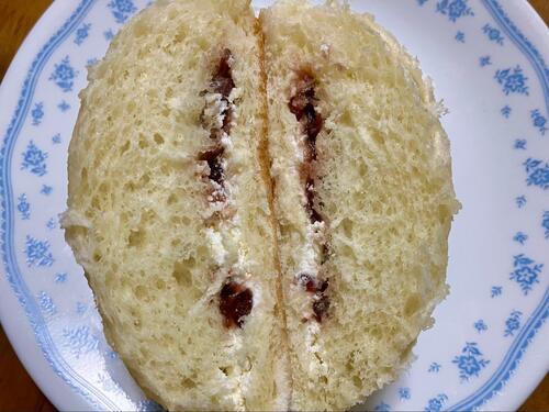 粒あん&ホイップとパンの相性が抜群