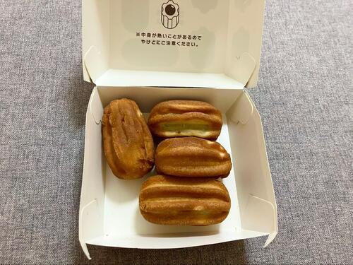 箱の中には4つのひとくちチュロス