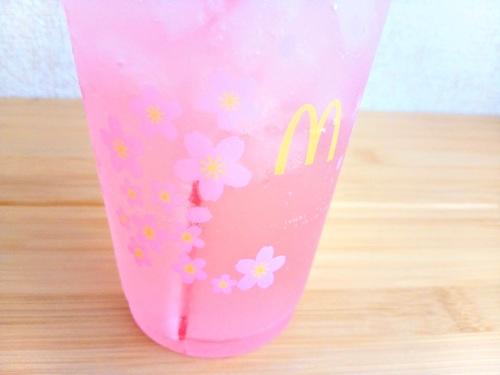 マックフィズR ピンクグレープフルーツレモネードのカップの桜模様