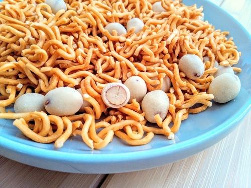 ラーメンおつまみコメダの豆菓子入りの豆菓子カット断面