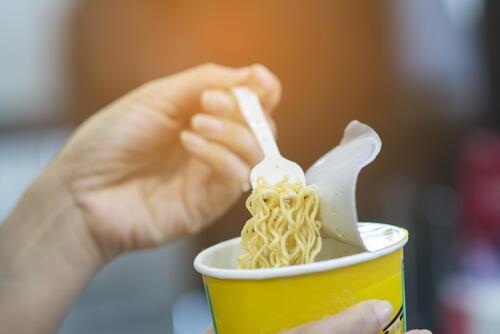 【名言】全ての人に〇〇〇食事があれば、世界に平和が訪れる。役立つ『乾麺クイズ』に挑戦！
